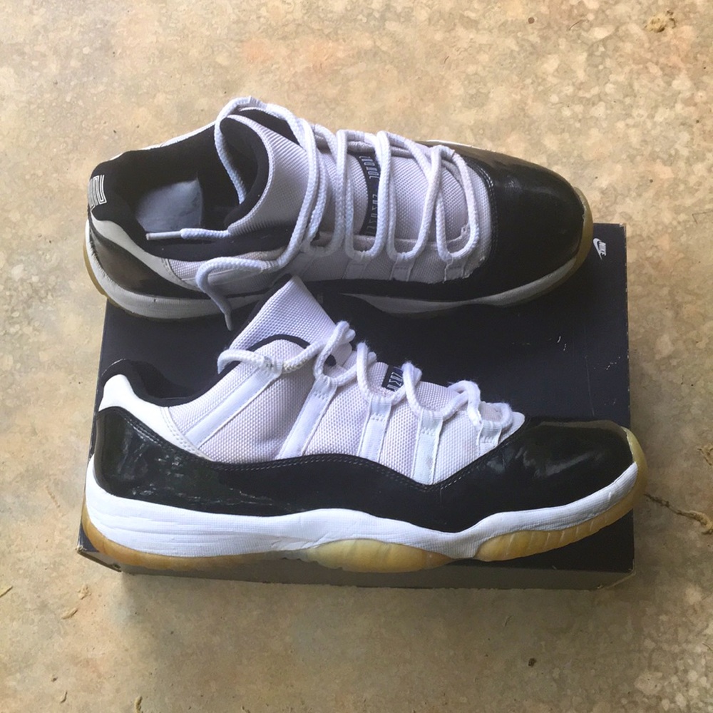 Jordan 11 low concord